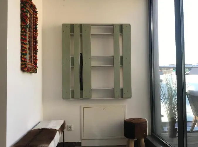 The Barts - Self Check-in Bécs